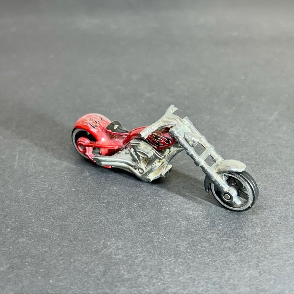 Hot Wheels 2009 OCC Splitback Motorcycle RED Model‎ #9 Snowflake Card 1:64 Scale